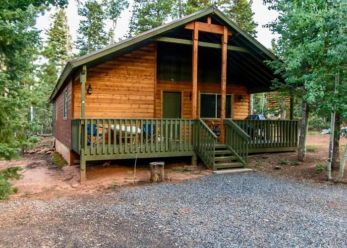Lovely Log Cabin With Fire Pit!