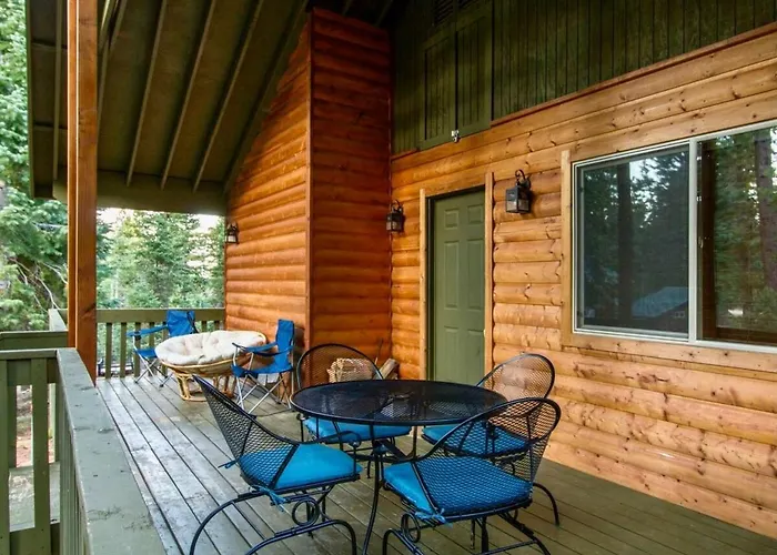 Lovely Log Cabin With Fire Pit!