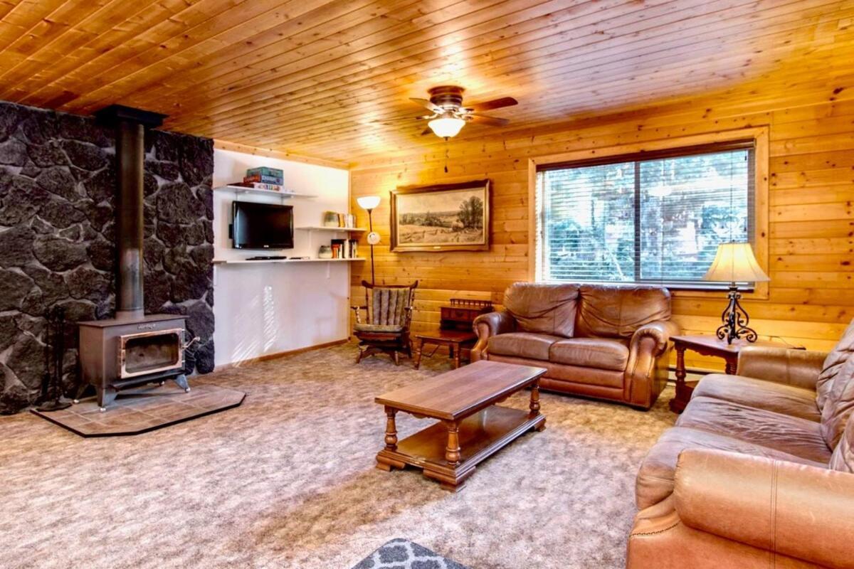 Lovely Log With Fire Pit! *