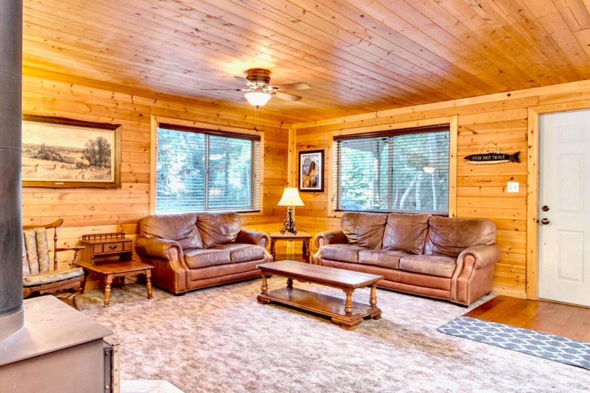 Lovely Log With Fire Pit!